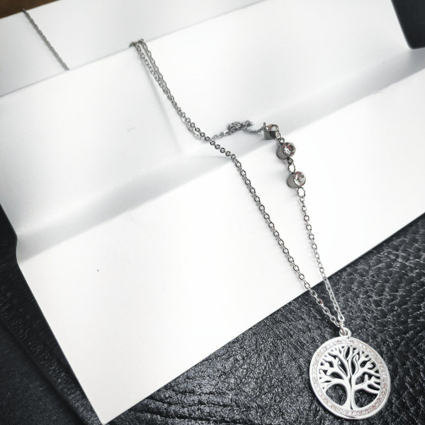 Подвеска "Дерево жизни" / Кулон 1,7 см. на цепочке с тремя камнями-стразами под серебро / Украшение женское на шею в обрамлении камней